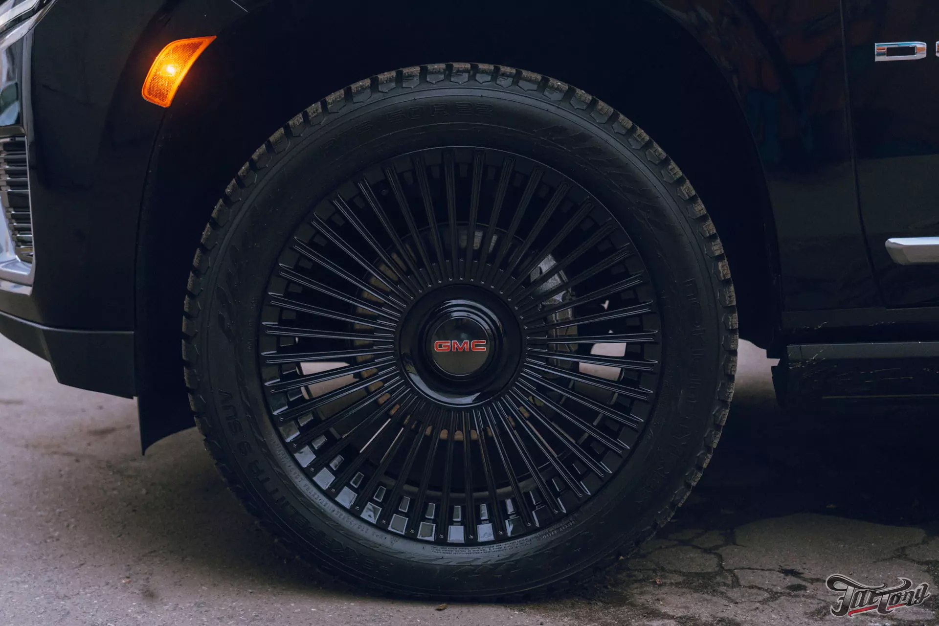 Новые кованые диски и Шиномонтаж на вибростенде для GMC Yukon